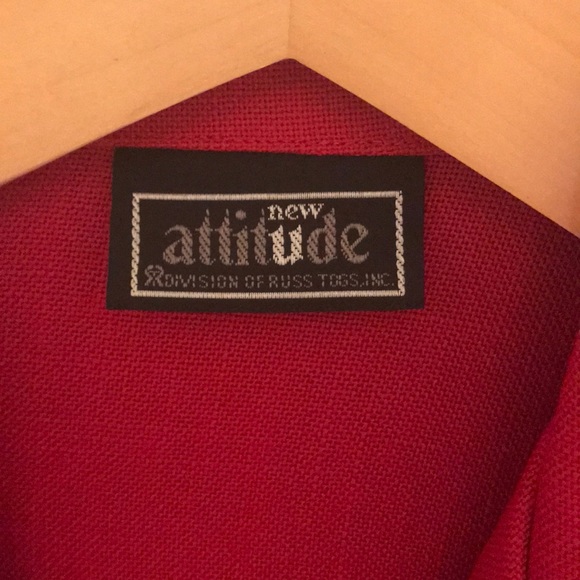 Red Blazer and Skirt Set - Picture 4 of 6